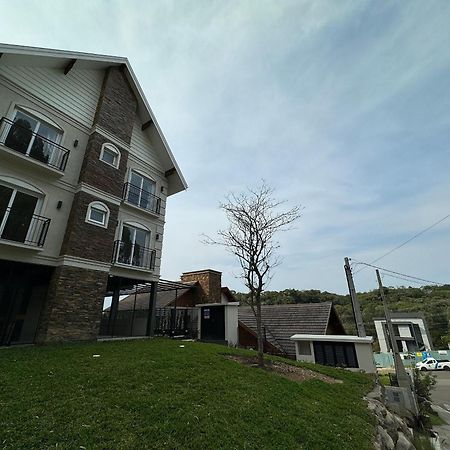 Ipe Amarelo 101 - Ape Novo Gramado Prox Lago Negro Bagian luar foto